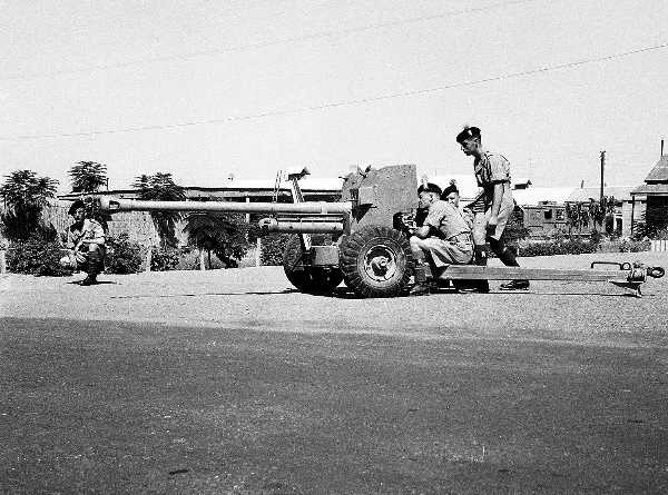 Images/ 1LF  1951  Moascar Minden Camp Ismalia Anti Tank Pln  !7 Pdr826.jpg